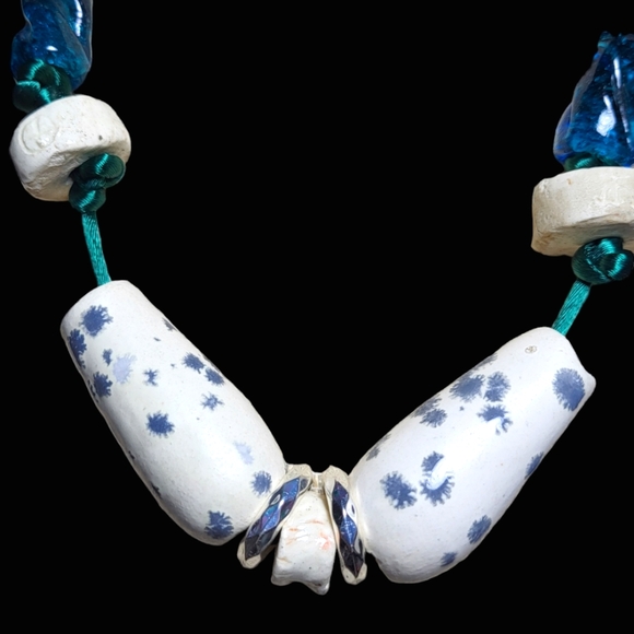 Hand-made necklace with ceramic and glass beads - Picture 7 of 8